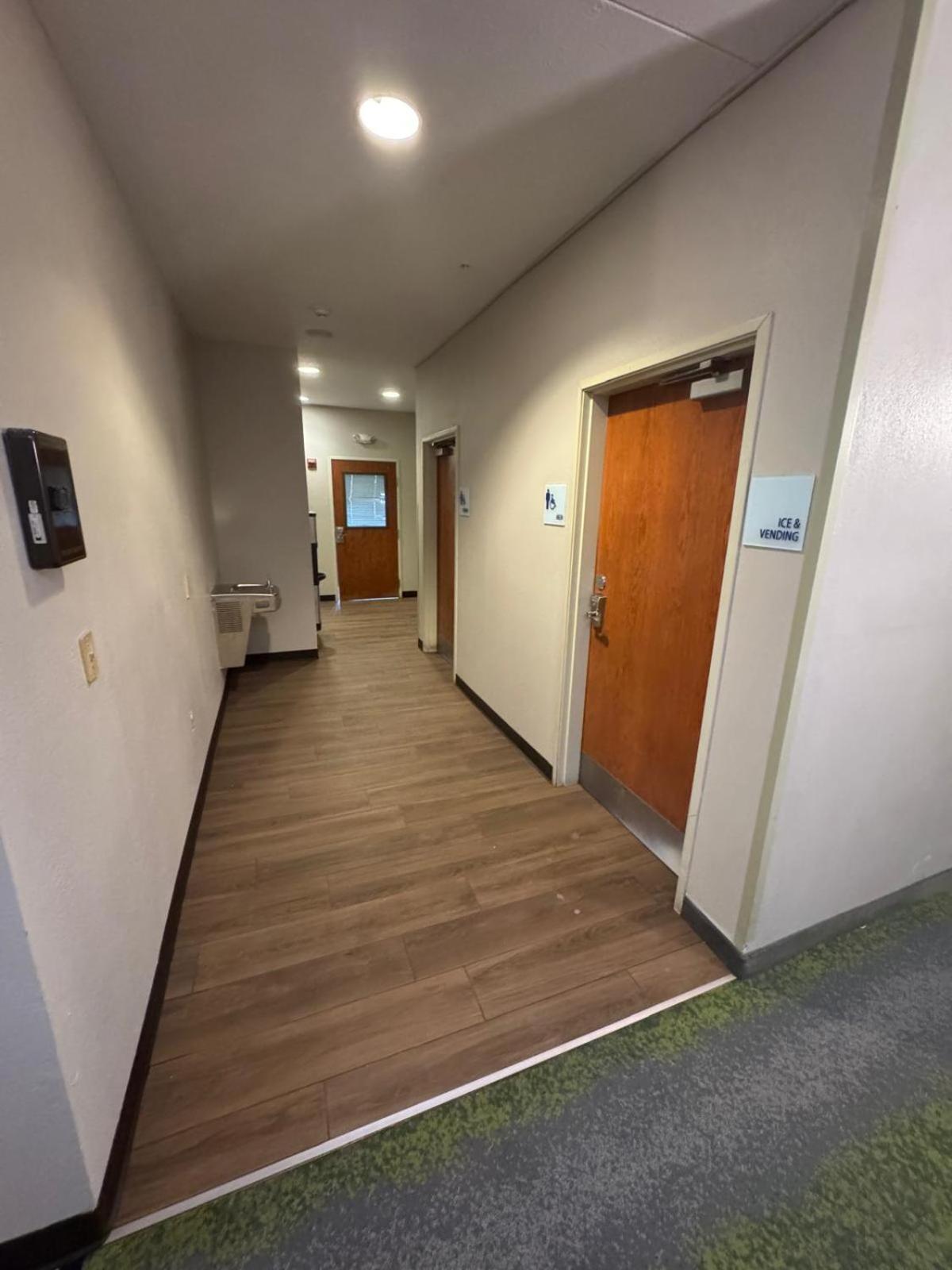 Wyndham Garden Anchorage Airport Hotel Exterior foto